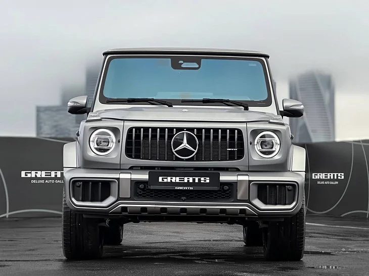 Серый Mercedes G63 AMG