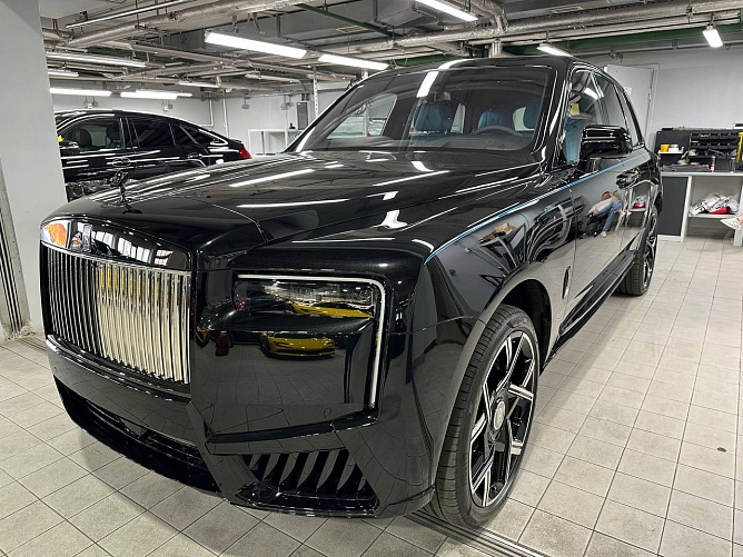 Rolls-Royce Cullinan Black Badge FL 6.75 (600 л.с.) Черный, 2026