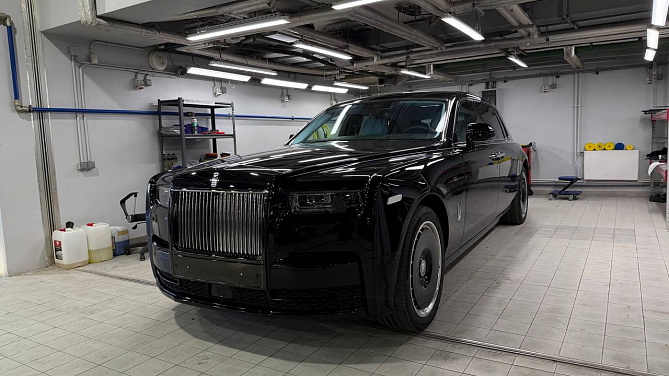 Rolls-Royce Phantom EWB FL 6.75 (571 л.с.) Черный, 2026