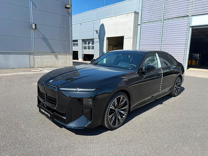 BMW 740i 3.0 (380 л.с.) Черный, 2026