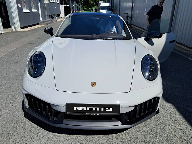 Porsche 911 Carrera 4 GTS 3.6 (541 л.с.) Светло-серый, 2026