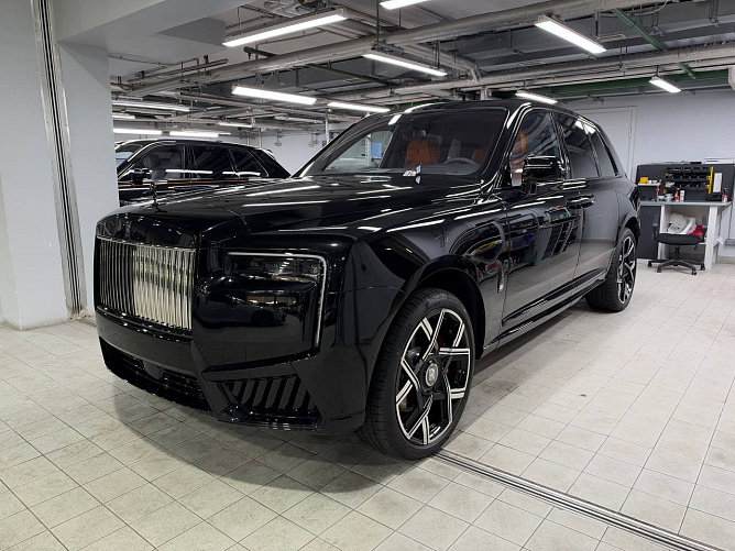 Rolls-Royce Cullinan Black Badge 6.75 (600 л.с.) Черный, 2026