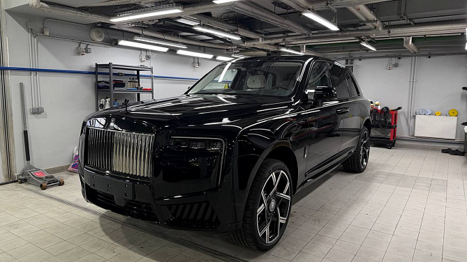 Rolls-Royce Cullinan Black Badge 6.75 (600 л.с.) Черный, 2026