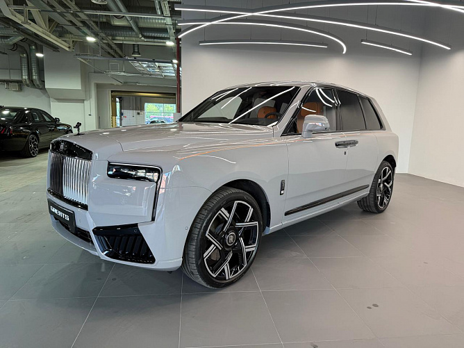 Rolls-Royce Cullinan Black Badge FL 6.75 (600 л.с.) Серый, 2025