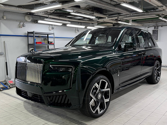 Rolls-Royce Cullinan Black Badge FL 6.75 (600 л.с.) Зеленый, 2026