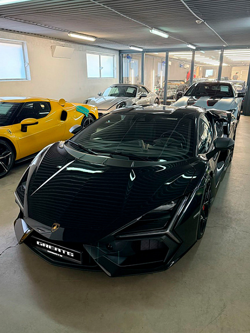Lamborghini Revuelto