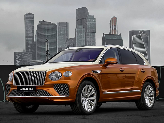 Bentley Bentayga V8 Azure 4.0 (550 л.с.) Оранжевый/белый верх, 2024