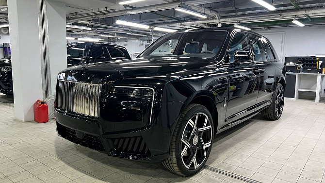 Rolls-Royce Cullinan Black Badge FL 6.75 (600 л.с.) Черный, 2026