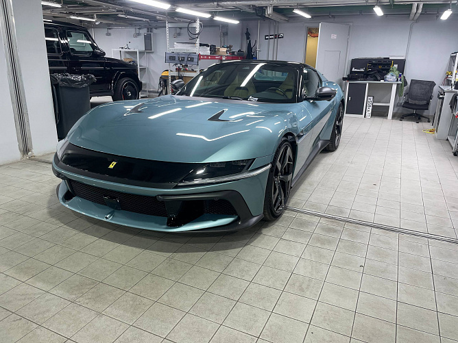 Ferrari 12 cilindri Spider 6.5 (830 л.с.) Зелено-голубой, 2026