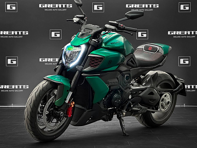 Ducati Diavel V4 for Bentley