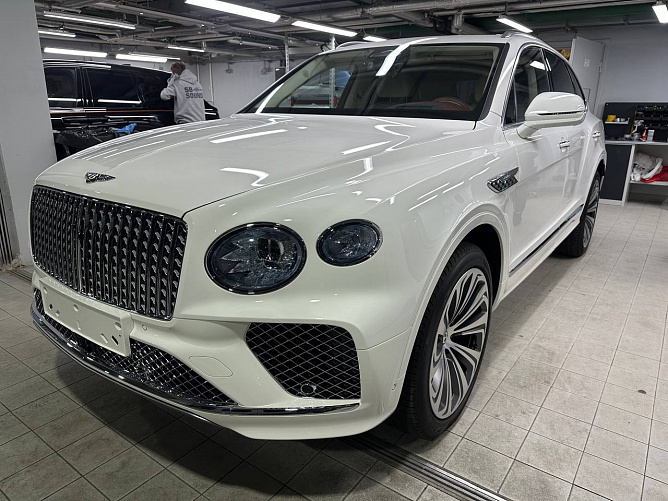 Bentley Bentayga Atelier Edition FL 39000000.0 (550 л.с.) Белый, 2026
