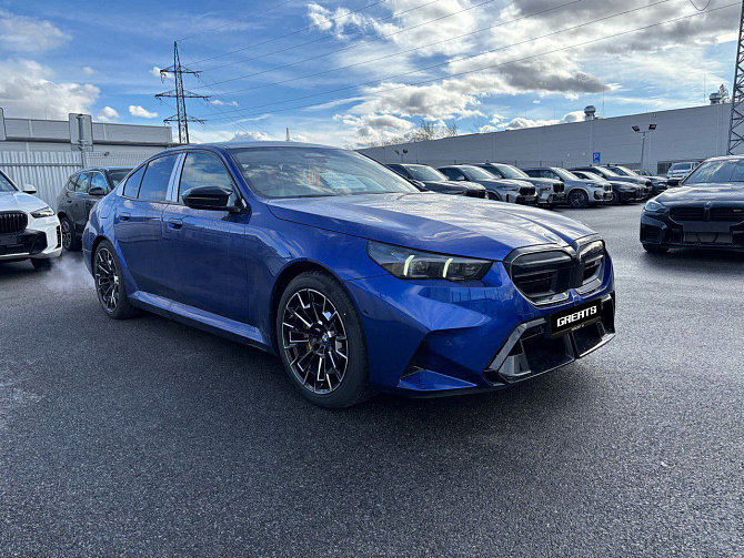 BMW M5 4.4 (727 л.с.) Синий, 2026