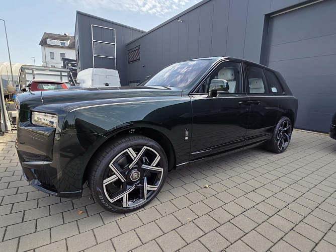 Rolls-Royce Cullinan Black Badge FL 6.75 (600 л.с.) Зеленый, 2026
