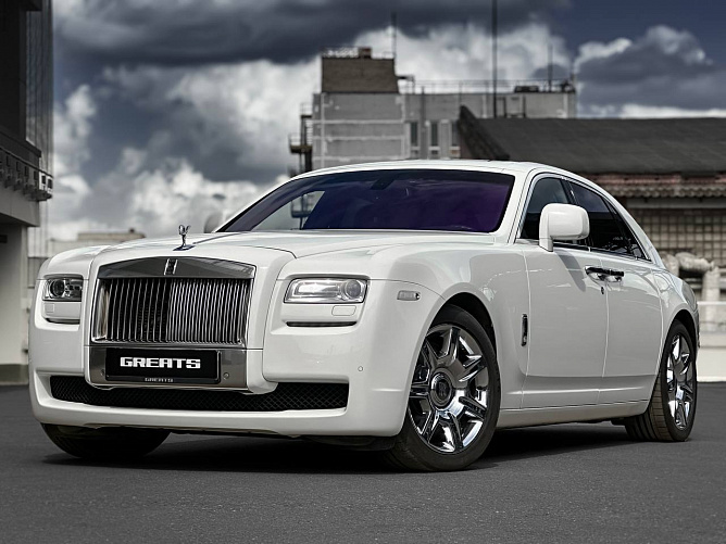 Rolls-Royce Ghost 6.6 (570 л.с.) Белый, 2010